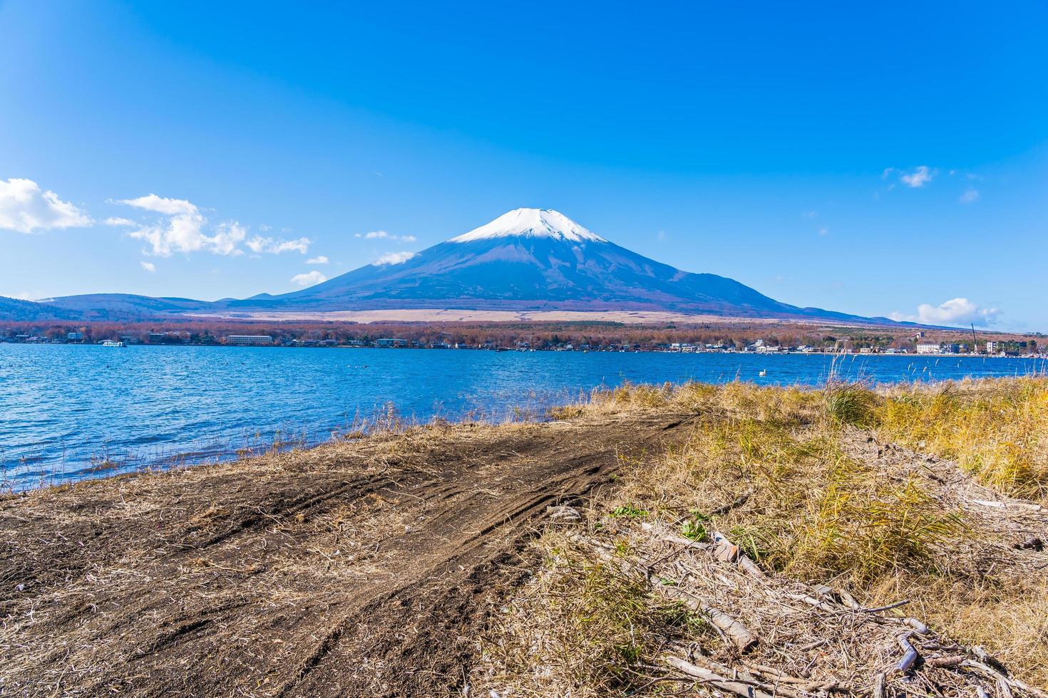 vacker utsikt över mt. fuji från Yamanakako-sjön, Japan foto