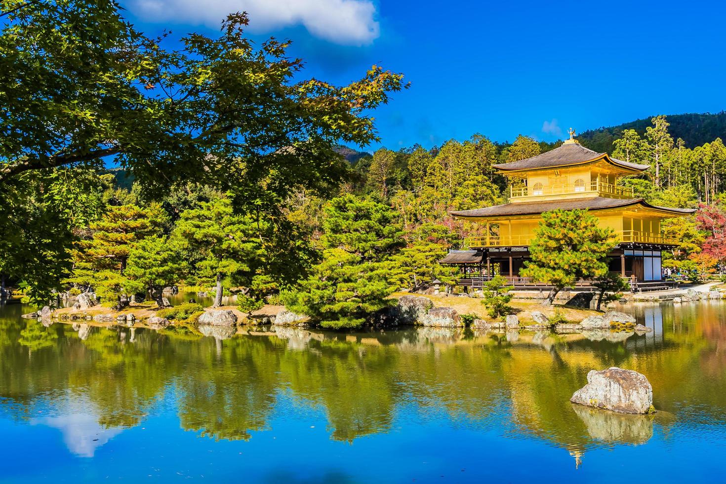 kinkakuji-templet, eller den gyllene paviljongen i Kyoto, Japan foto
