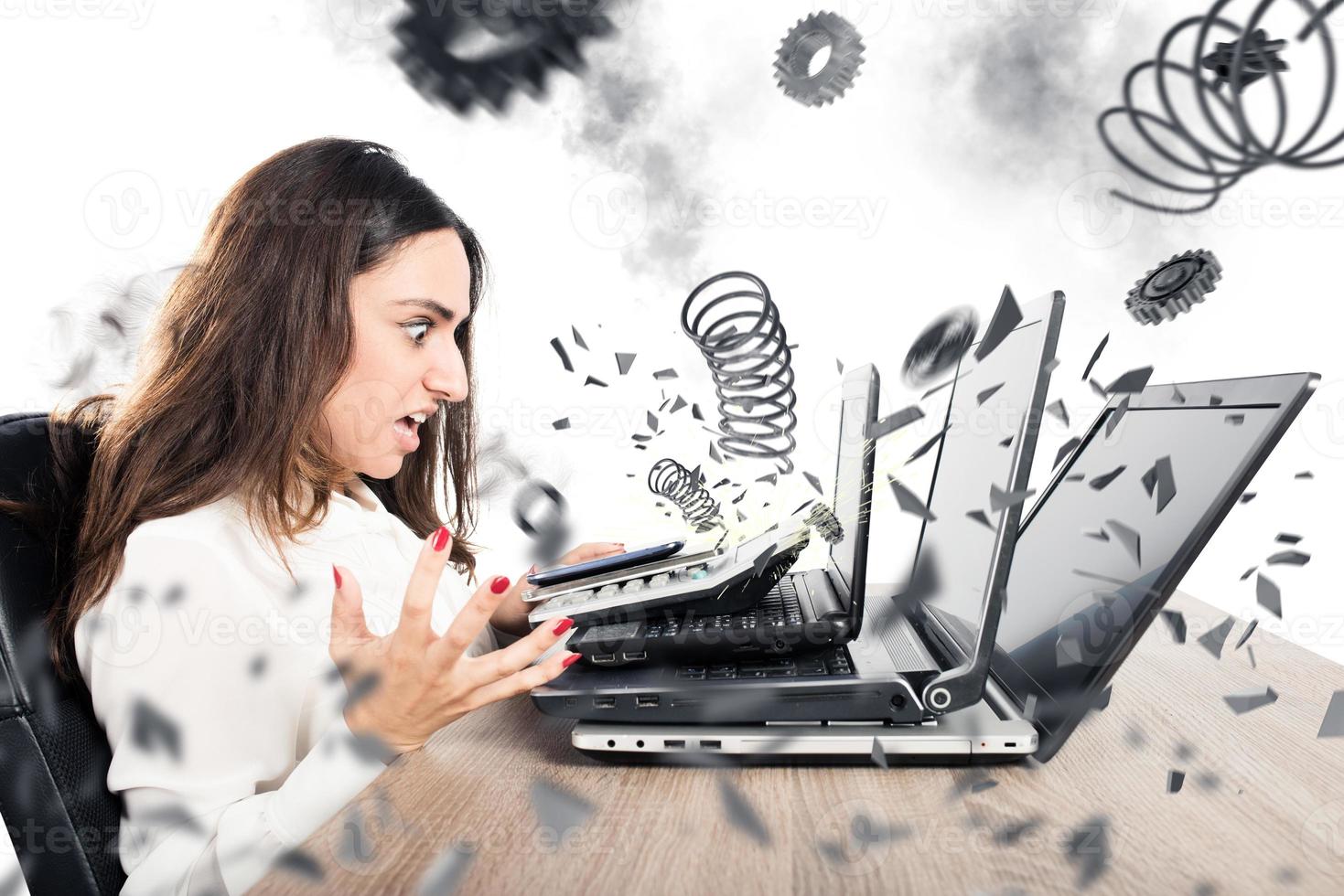 affärskvinna överarbetad bärs datorer foto