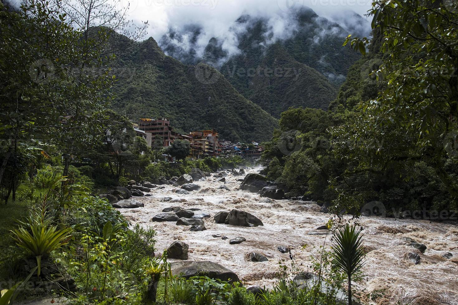 urubamba flod i peru foto