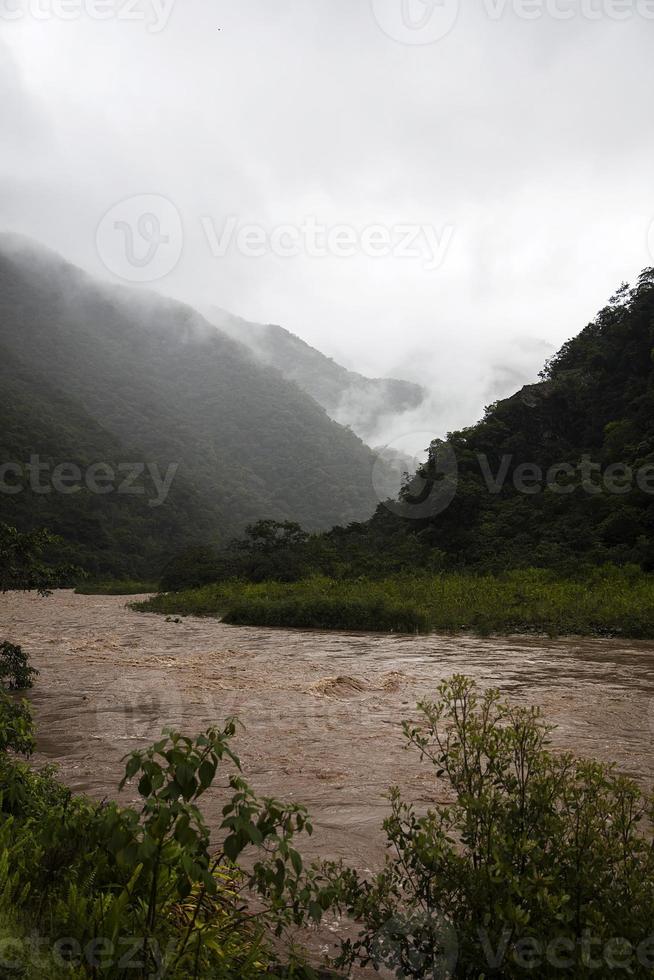 urubamba flod i peru foto