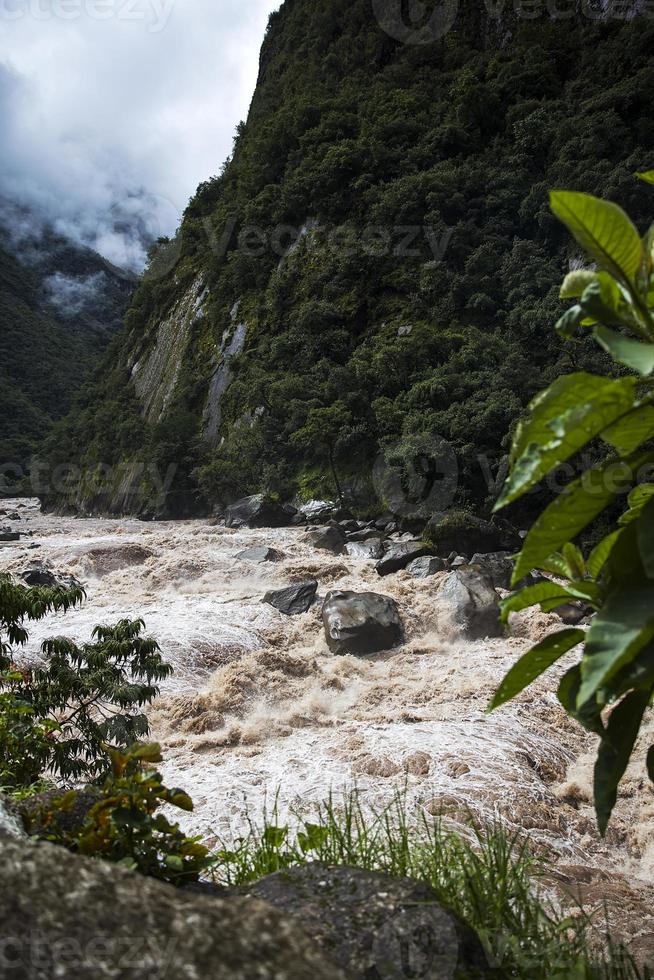 urubamba flod i peru foto