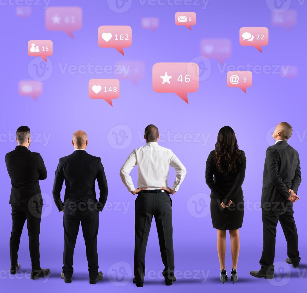 kommunikation och marknadsföring avdelning sökande popularitet på social media foto