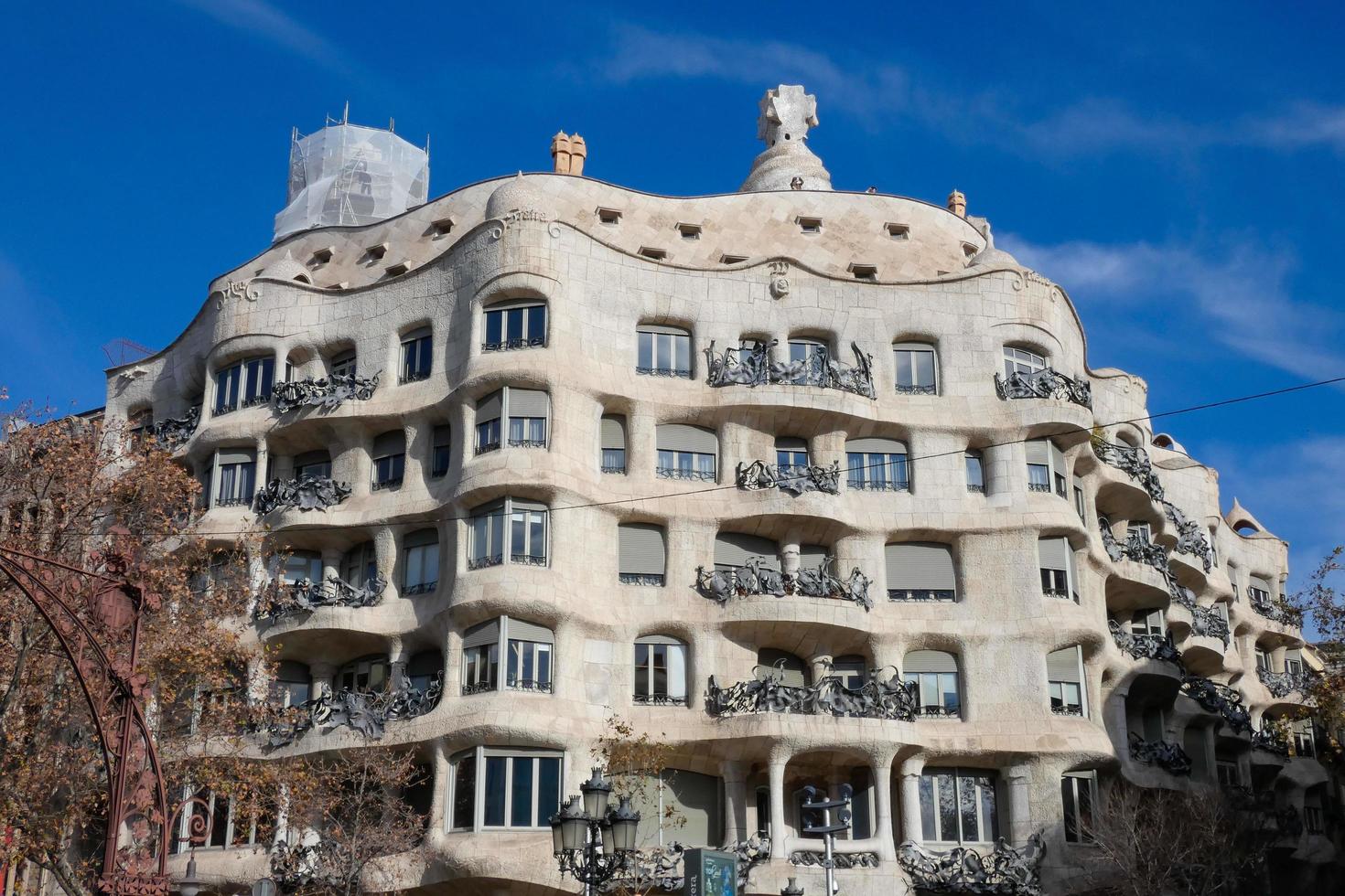 pedrera byggnad i de stad av barcelona foto