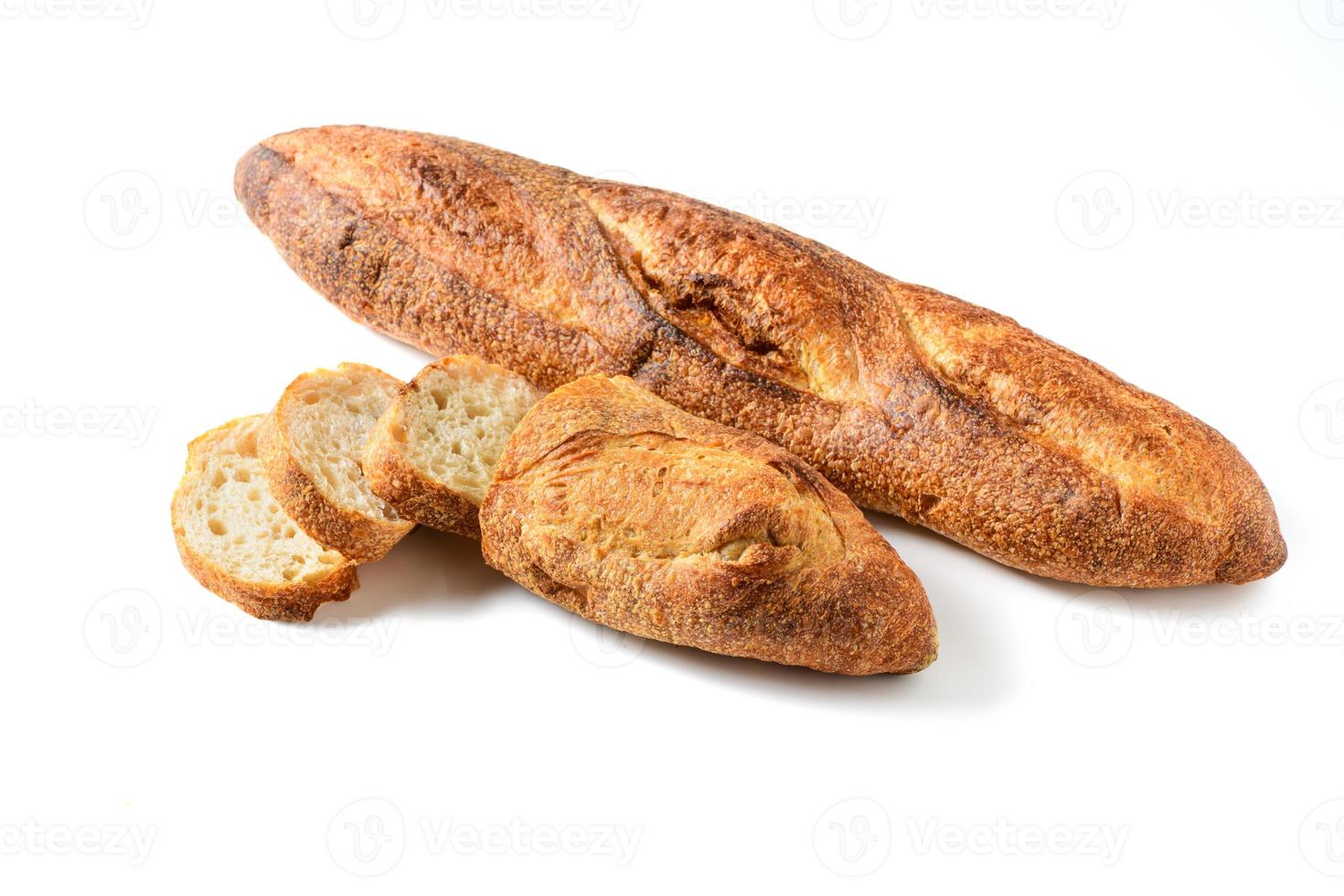 Hem tillverkad skivad baguette bröd isolerat på vit bakgrund, foto