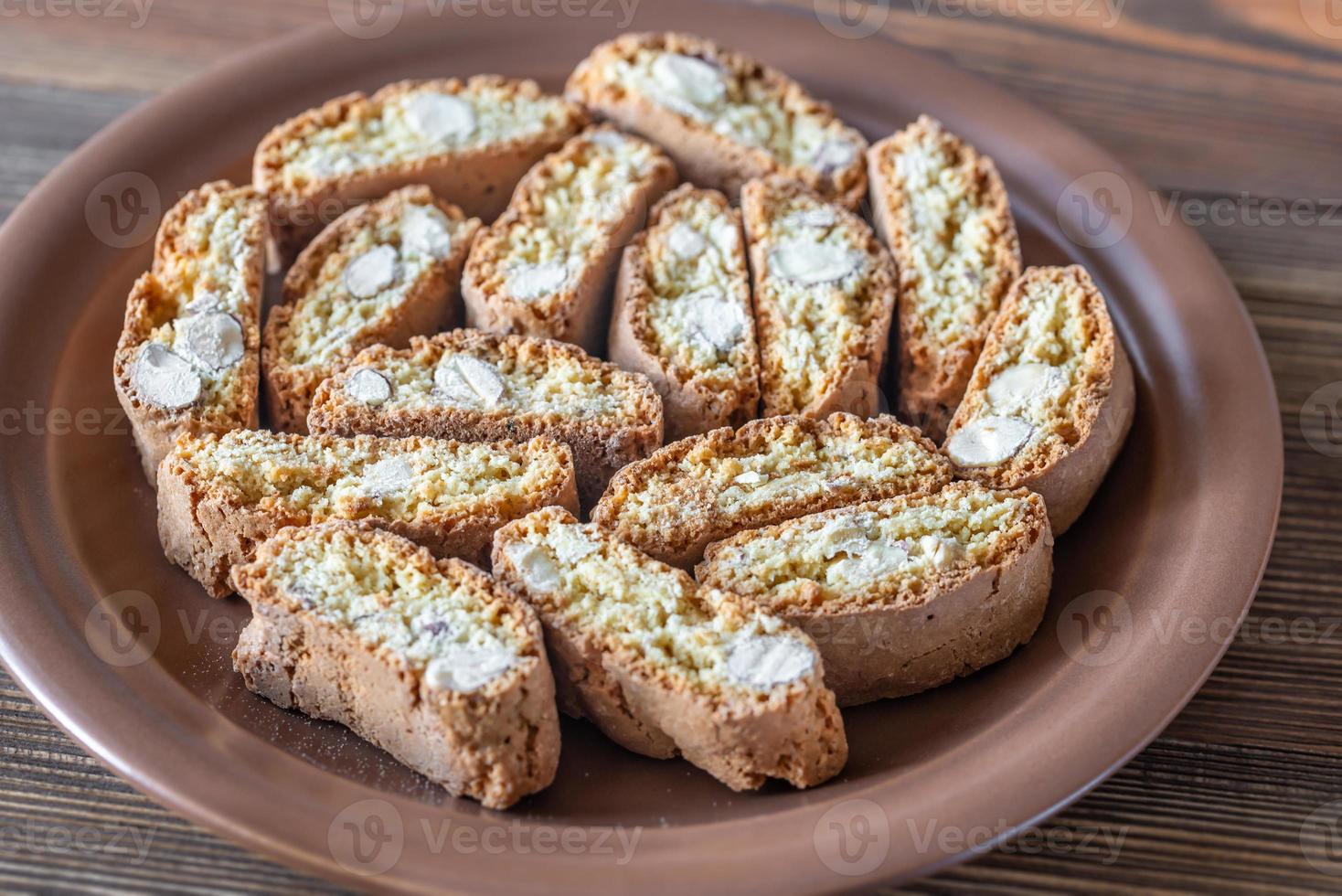 cantuccini småkakor på de tallrik foto