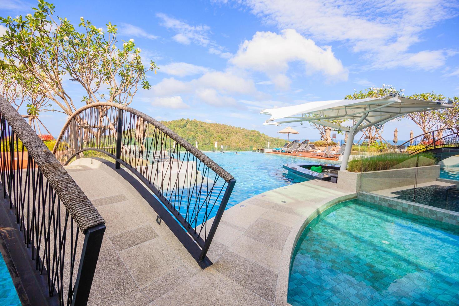 pool på crest resort och poolvillor och resorts, phuket, thailand, 2017 foto