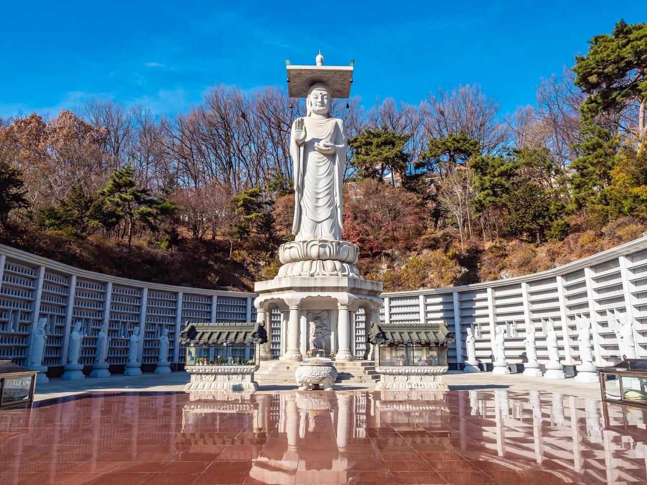 buddhiststaty i bongeunsa-templet i staden Seoul, Sydkorea foto