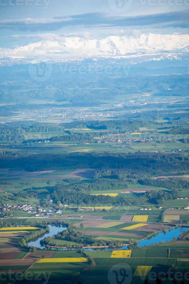 antenn se av berg landskap i schweiz foto