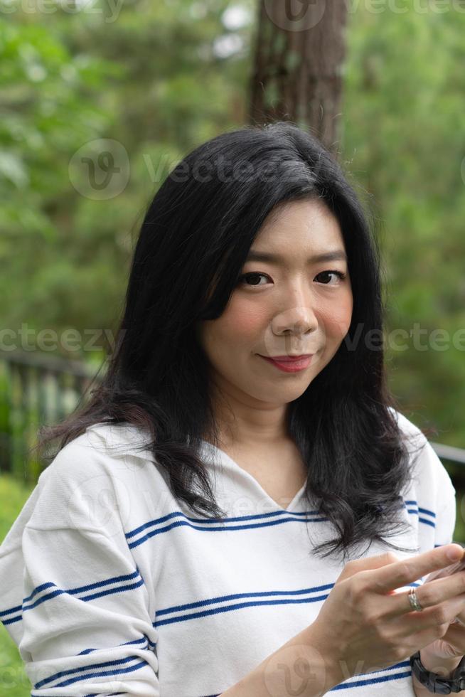 asiatisk kvinna leende uttryck foto