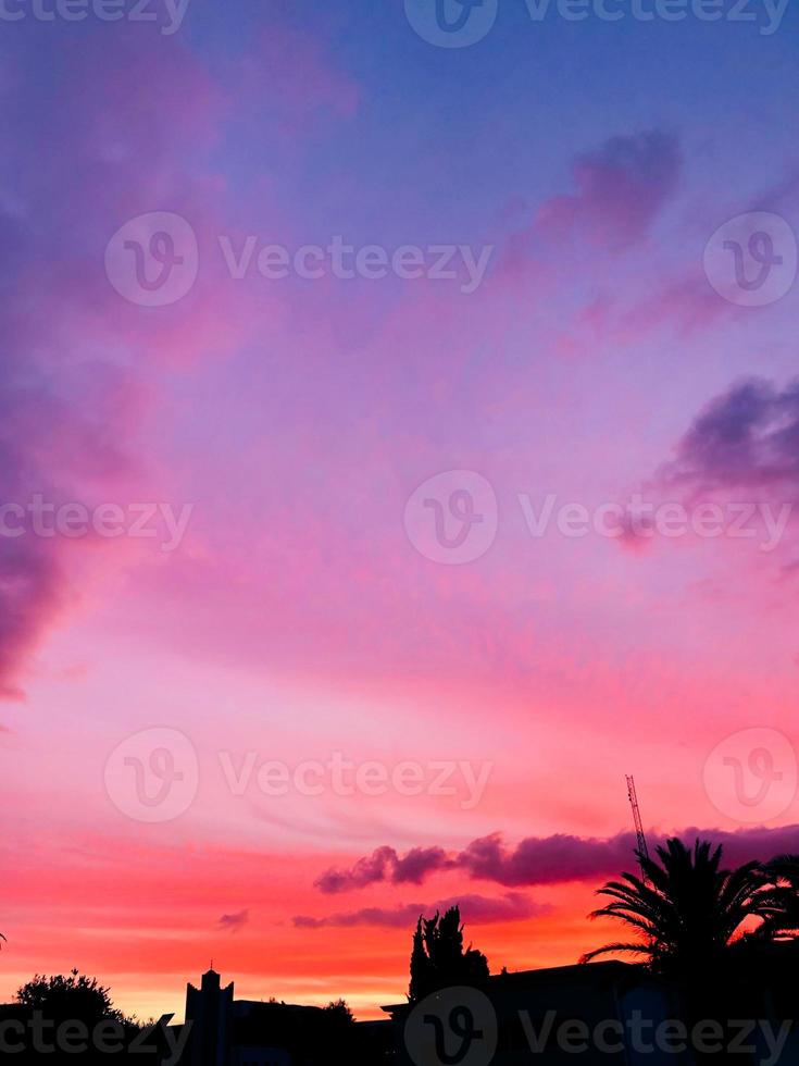 grandios solnedgång panorama terar en fantastisk horisont foto
