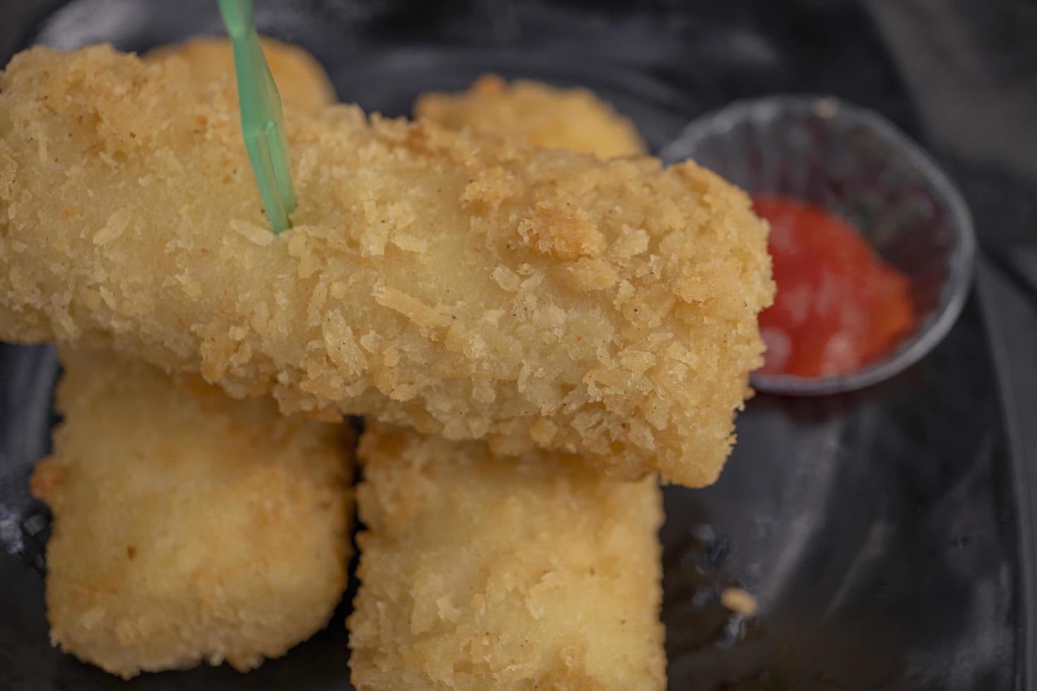 stänga upp Foto av friterad ägg rullar risoles traditionell mat av semarang central java. de Foto är lämplig till använda sig av för indonesien traditionell mat bakgrund, mat affisch och mat innehåll media.