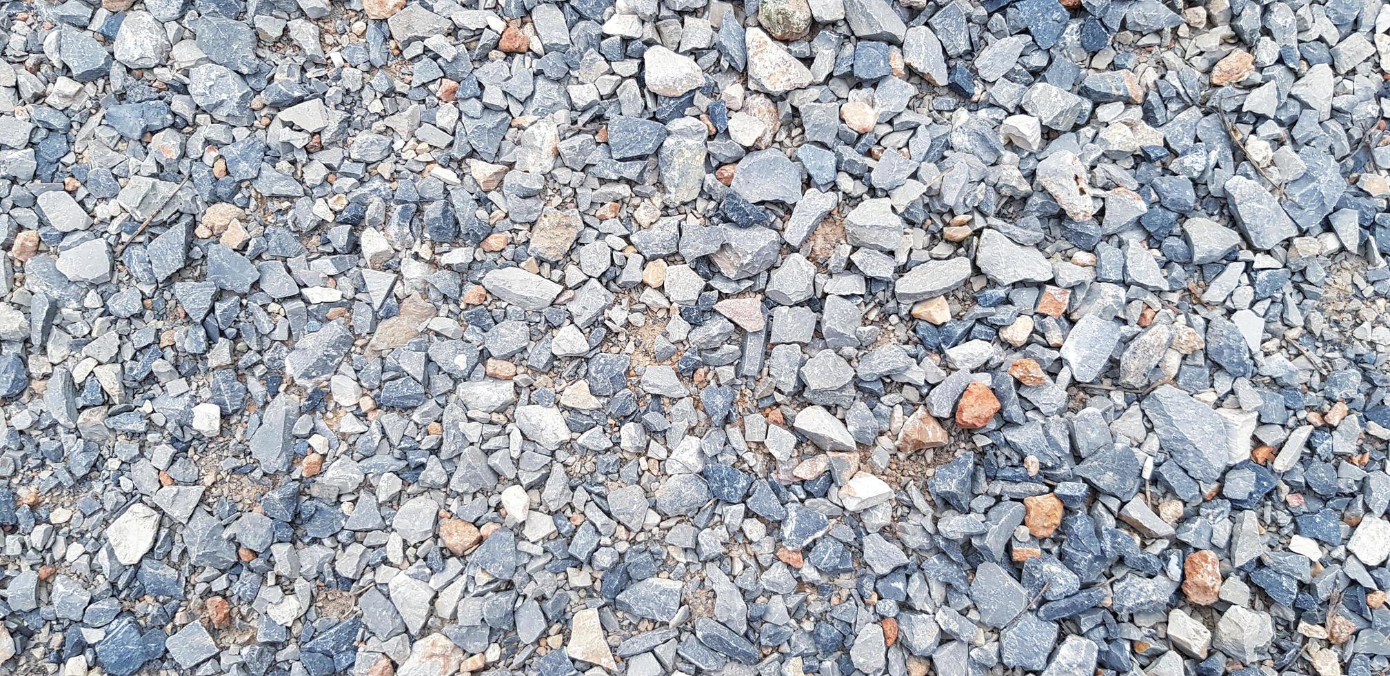 mönster av små grus, sten eller sten på de jord för bakgrund. hård material, konst tapet och grupp av objekt begrepp foto