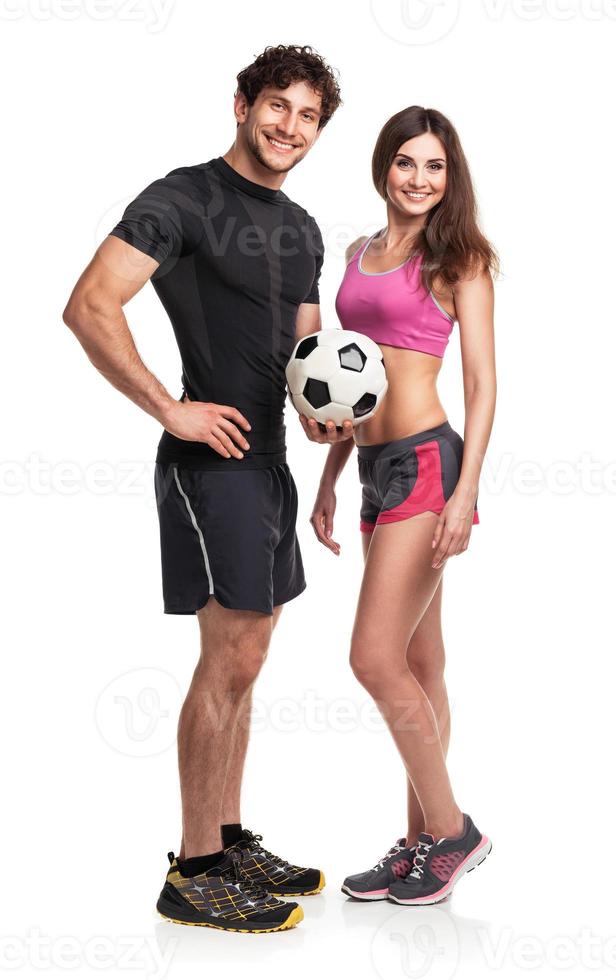atletisk man och kvinna med boll på de vit bakgrund foto