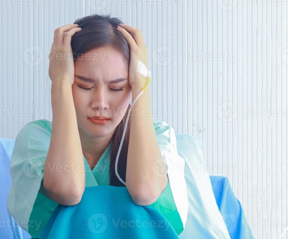 asiatisk kvinna som lider av depression foto