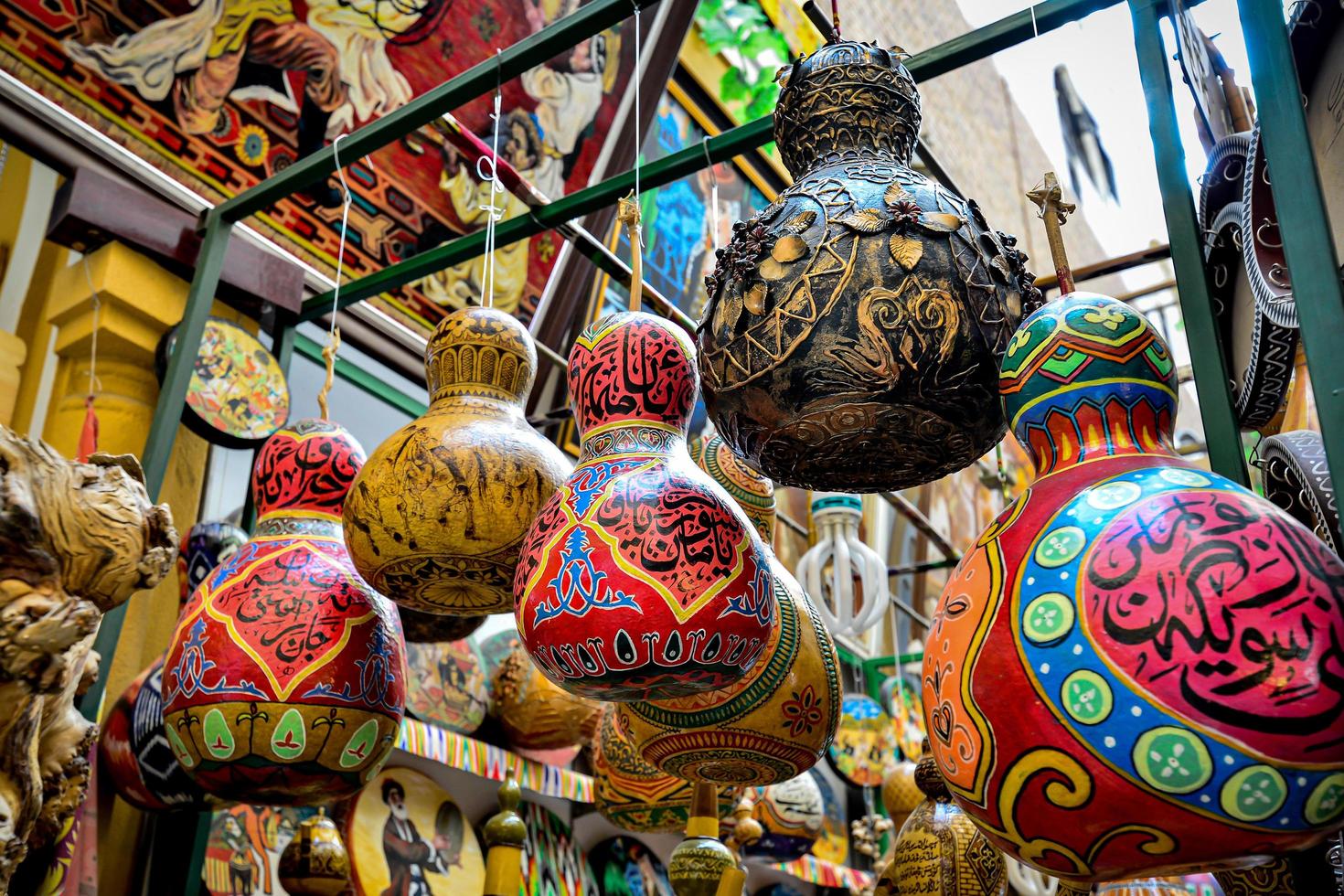 målad kalebasser på stor basar i xinjiang, Kina foto