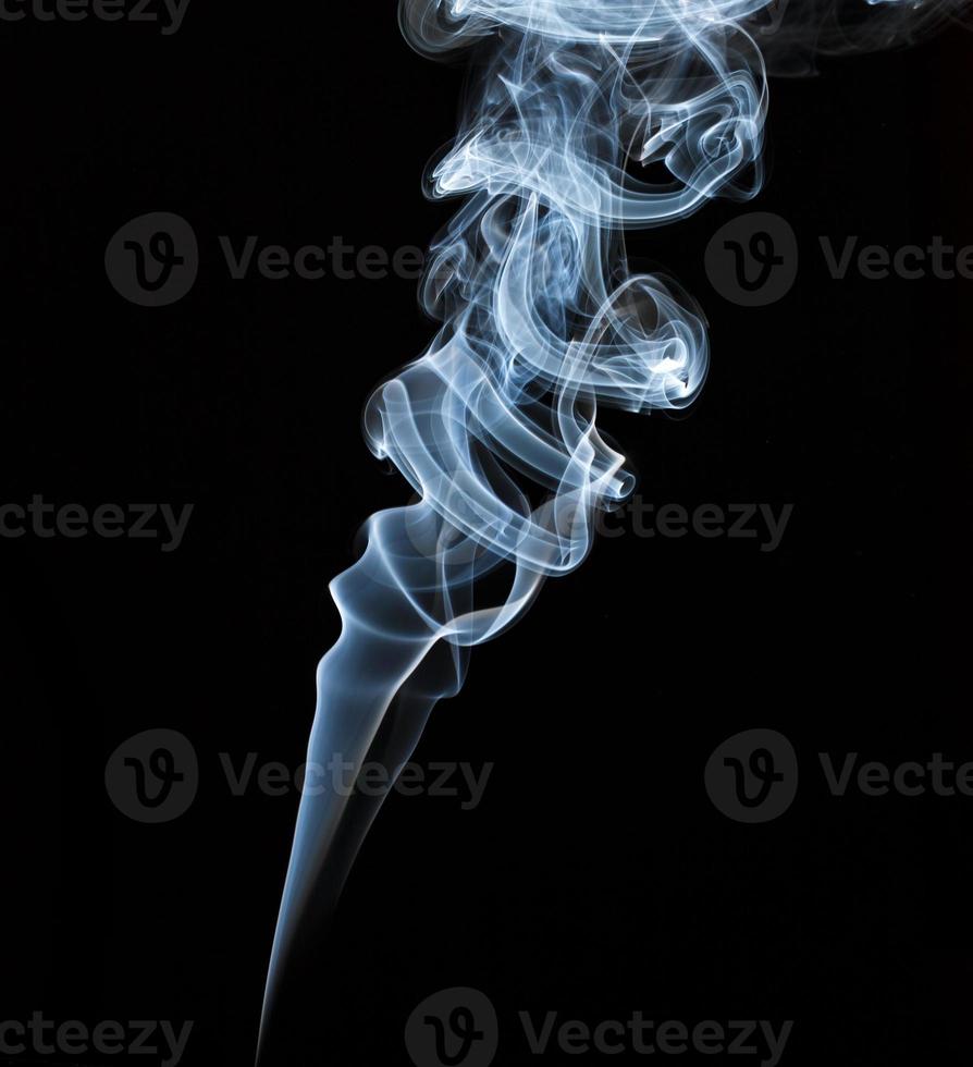 abstrakt ljus rök på en svart bakgrund foto
