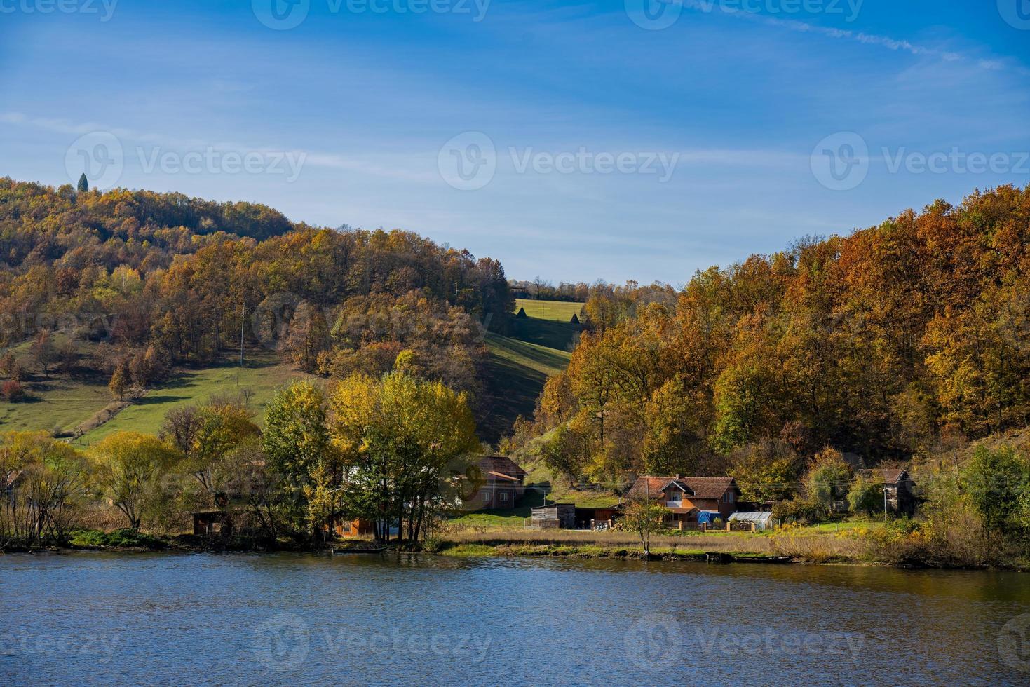 Donau ravinen i djerdap vid den serbiska-rumänska gränsen foto