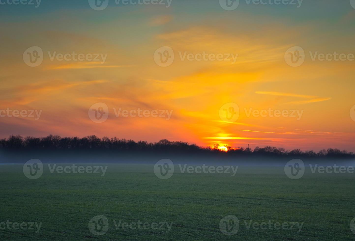 landskap över de solnedgång foto