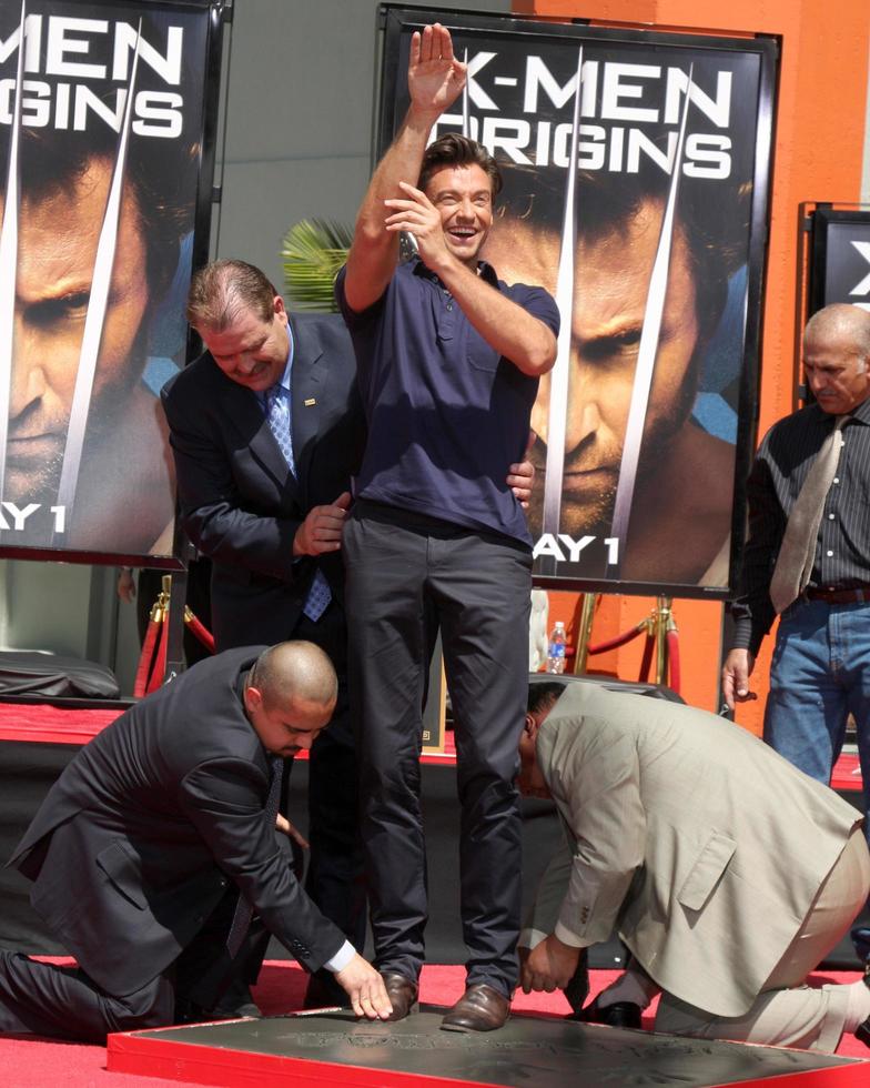 hugh jackman på de hugh jackman handavtryck fotavtryck ceremoni på graumans kinesisk teater förgård i los angeles kalifornien på april 21 20092009 foto