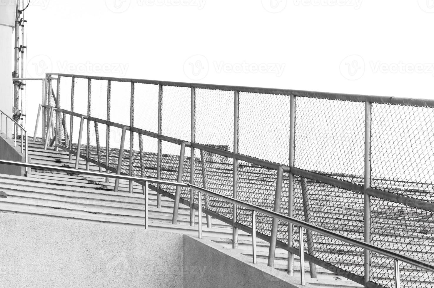 metall staket del av en metall rutnät staket på dela stadion foto