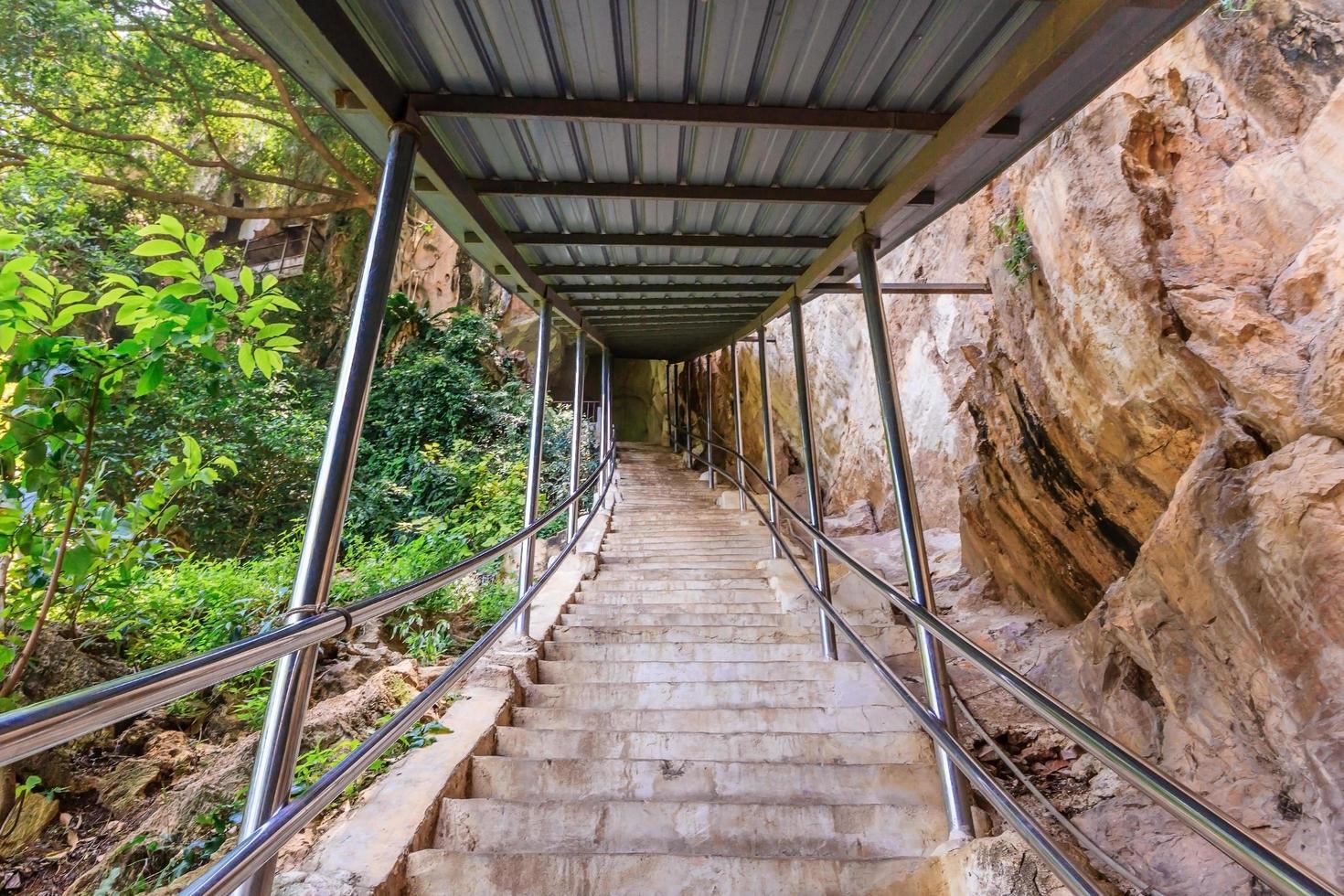 nam thean tong cave temple är ett av de äldsta grotttemplen i ipoh, Thailand foto