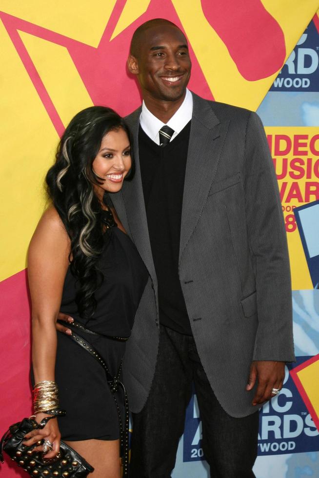 kobe bryant fru anländer på de video musik utmärkelser på mtv på av största vikt studior i los angeles ca i september 7 20082008 foto