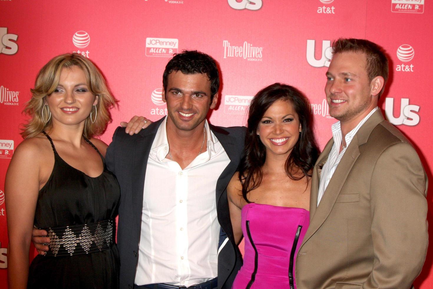 driton tony dovolani fru lina med melissa rycroft datum tack anländer på de oss varje vecka varm hollywood fest på mitt hus klubb i los angeles kalifornien på april 22 20092009 foto