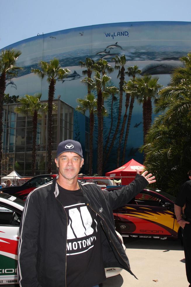 wyland besöker Framställ i främre av hans mural på de lång strand konvent Centrum Toyota proceleb kvalificering dag på april 17 2009 på de lång strand stor prix kurs i lång strand Kalifornien 2009 foto