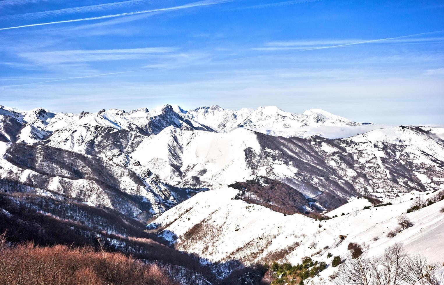 utsikt över bergspasset av pajares mellan leon och asturien foto