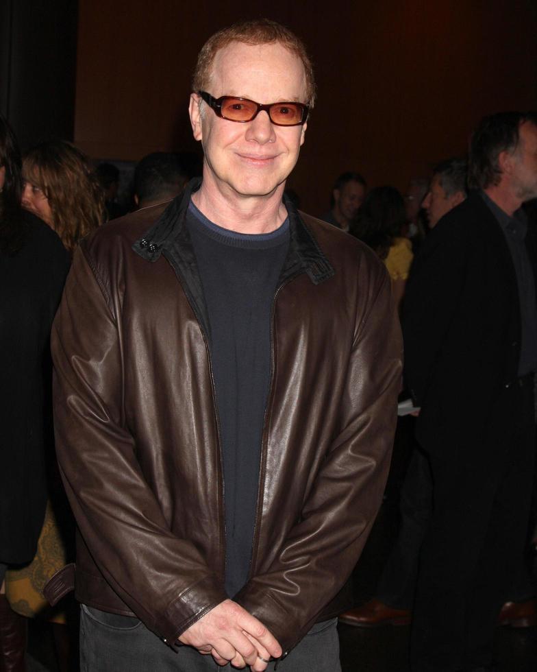 los angeles nov 16 danny elfman ankommer på de Nästa tre dagar la premiär på direktörer gille av Amerika på november 16 2010 i los angeles ca foto