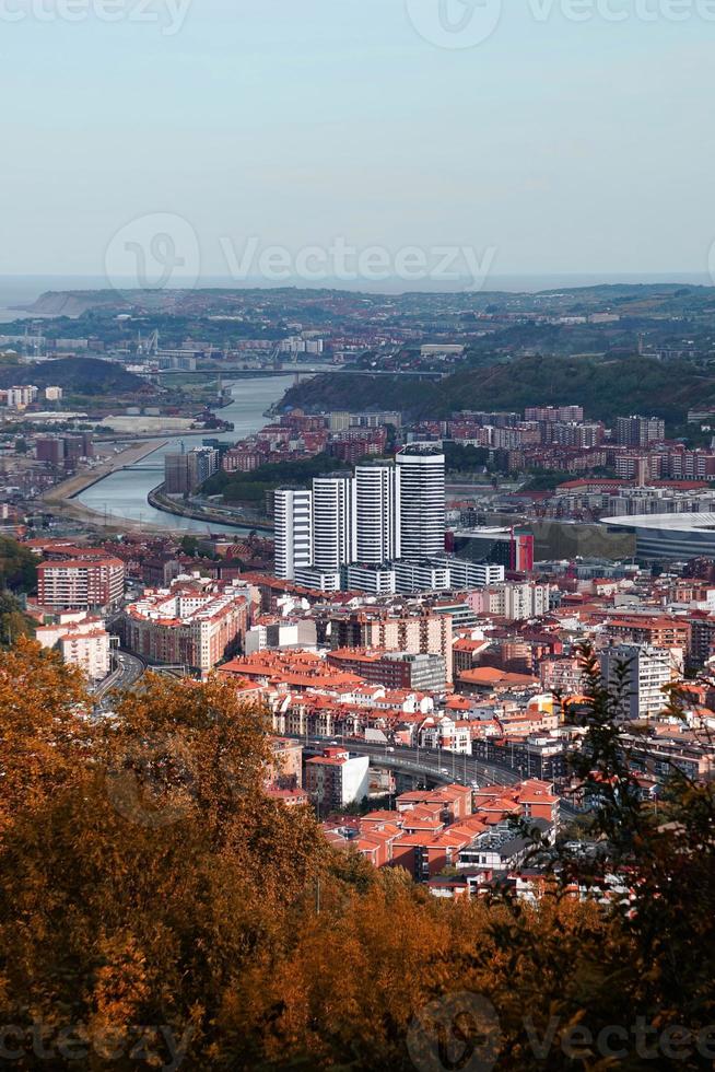 stadsbild och arkitektur i bilbao stad, spanien, resa destination foto