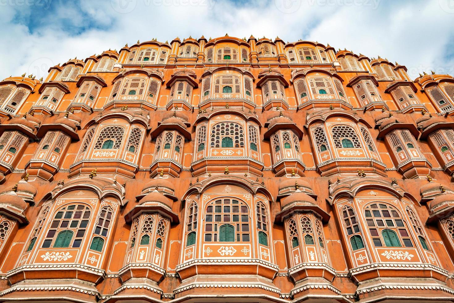 hawa mahal på en solig dag, jaipur, rajasthan, indien foto