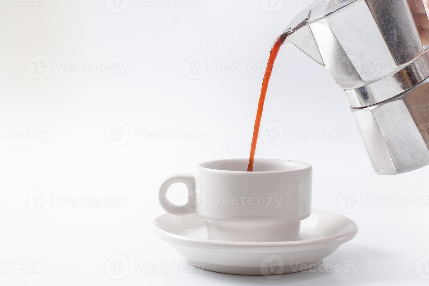 kaffebryggare och vit mugg foto