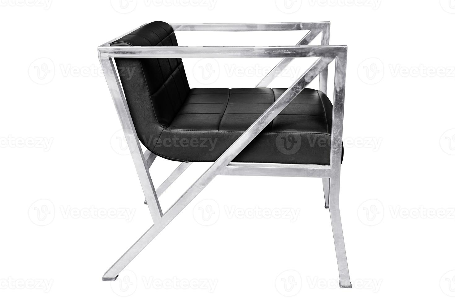 rostfri stål stol med läder prydnadskudde isolerat. foto