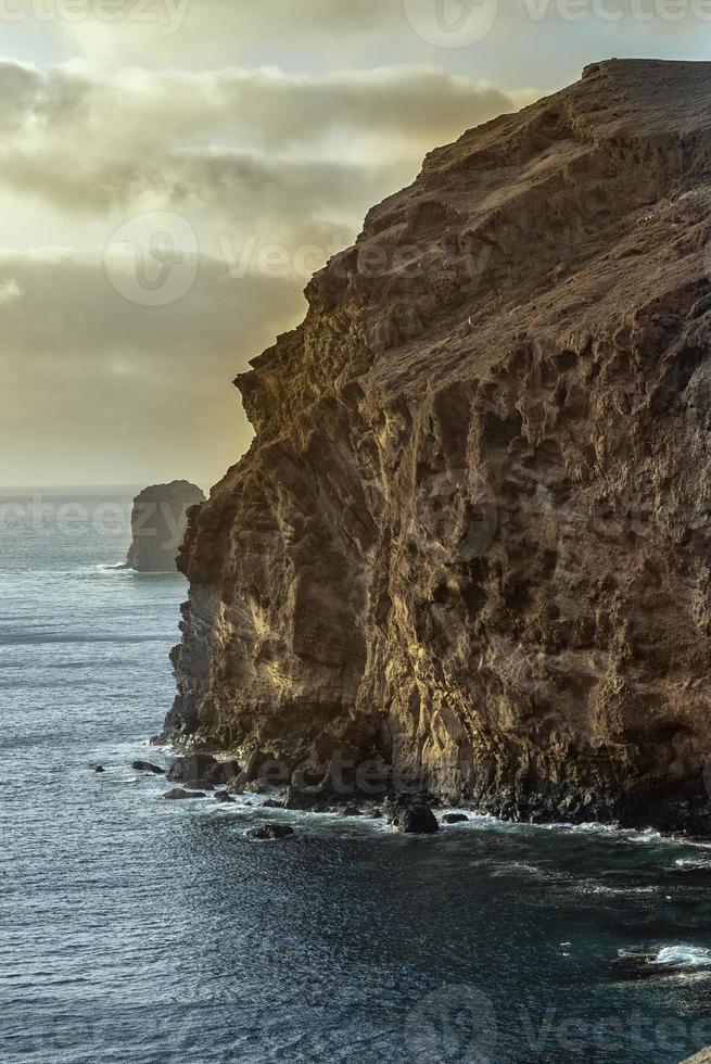 klippor på Gran Canarias norra kust foto
