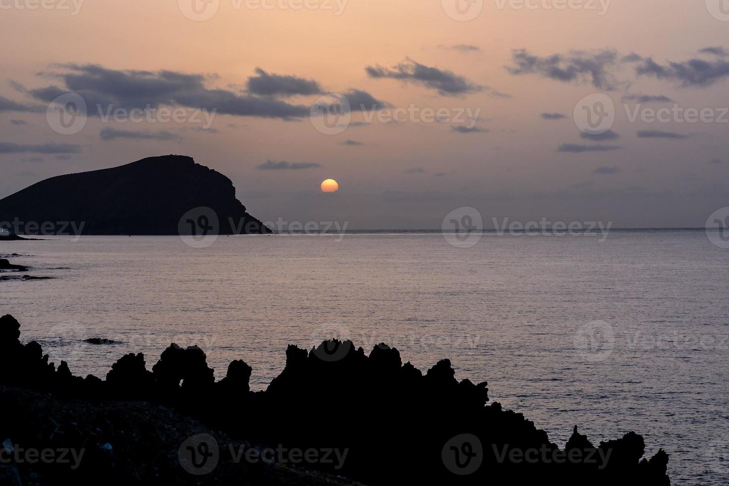 solnedgång över havet foto