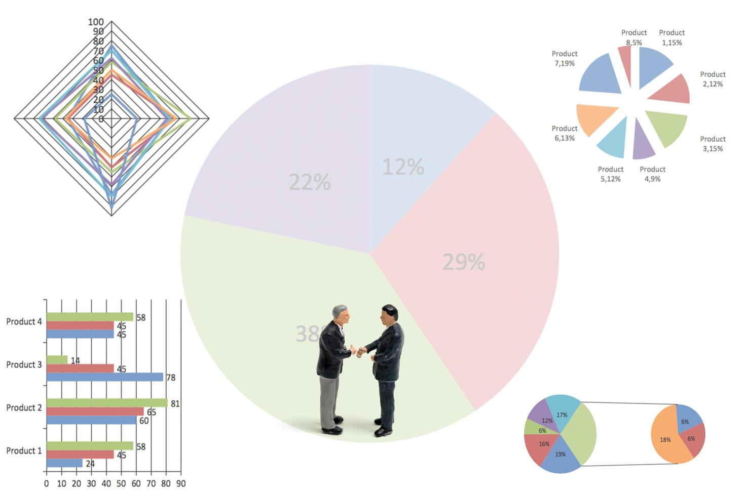 miniatyraffärsmän som står med diagram på en vit bakgrund foto