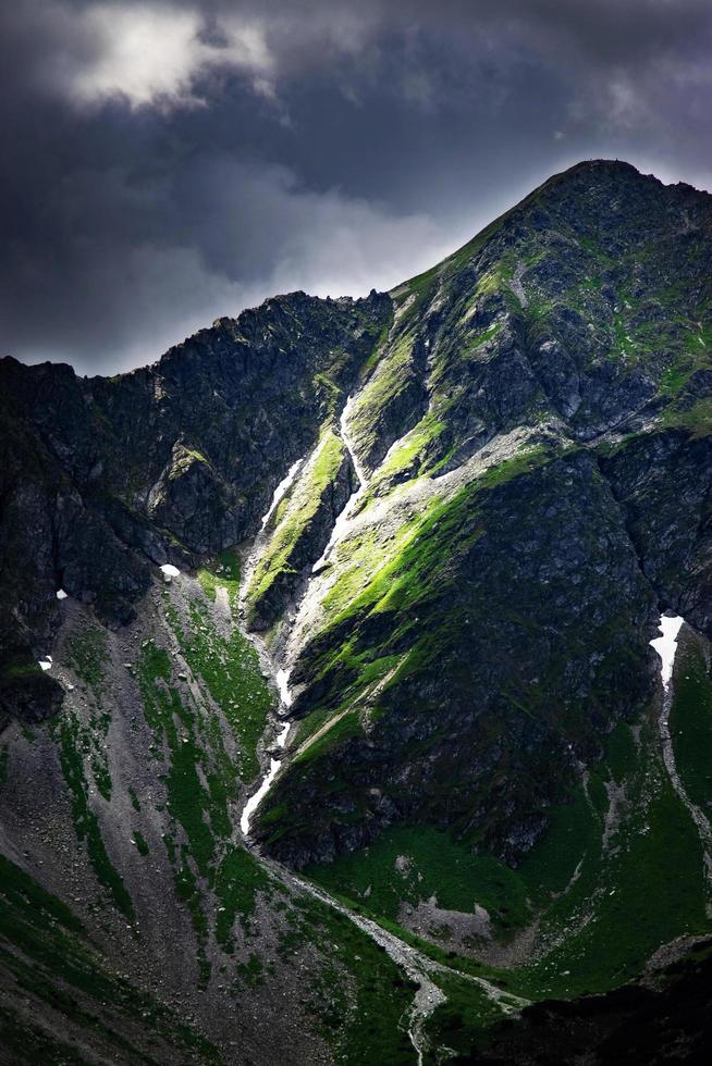 bergstopp före stormen foto