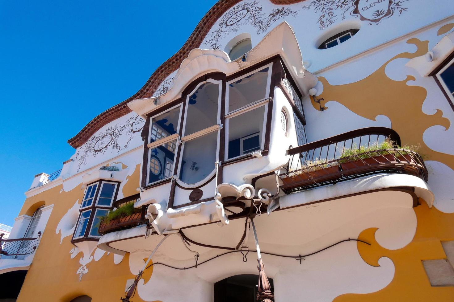 modernist hus kan negre i de stad av sant joan despi i de provins av barcelona, mycket stänga till de stad av barcelona. foto