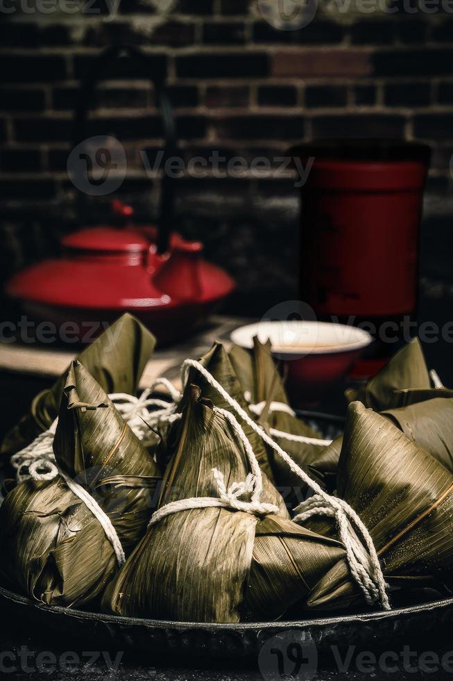 zongzi är en måste äta mat för kinesisk drake båt festival foto