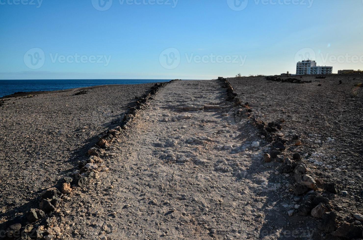 väg genom de klippig landskap foto