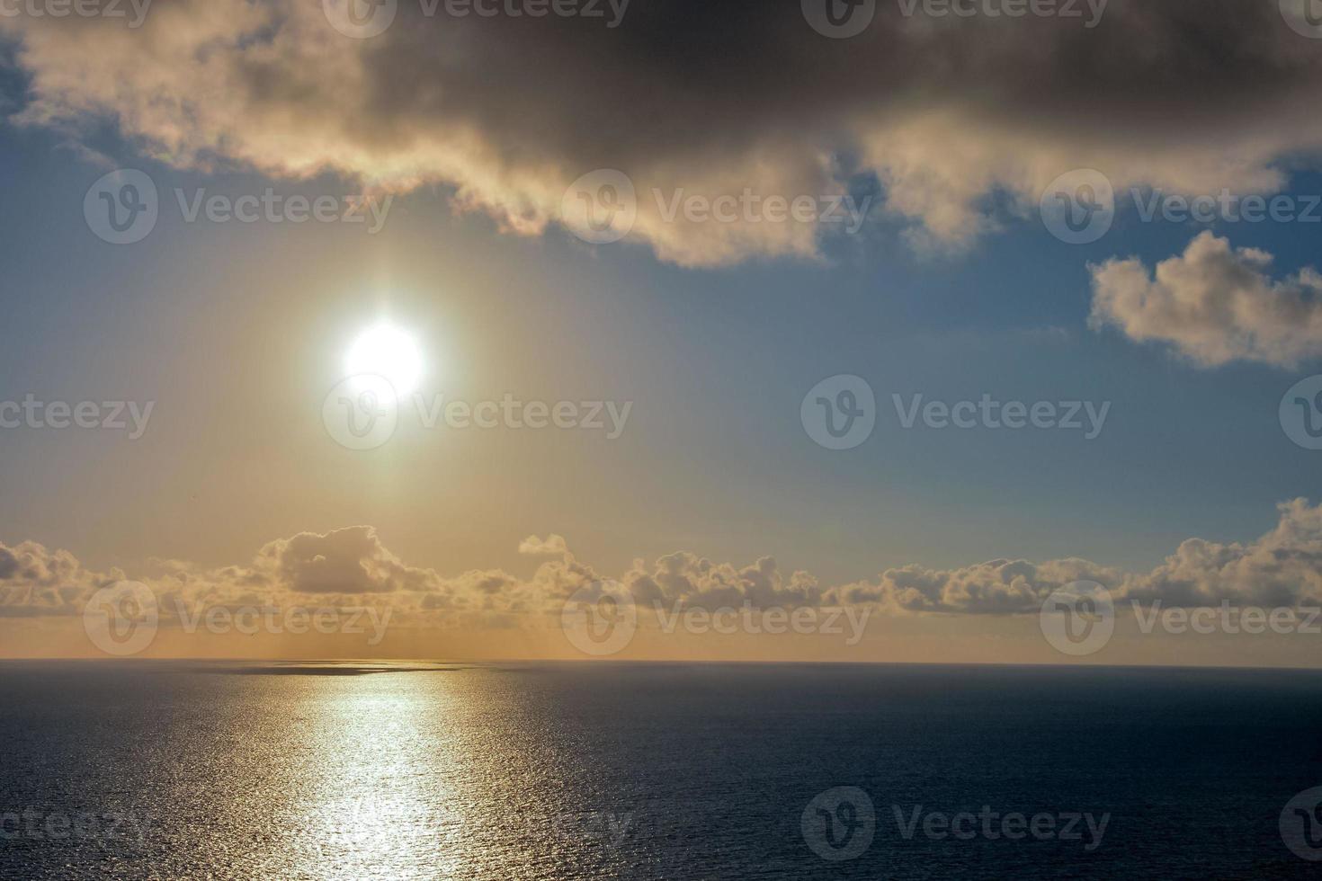 solnedgång över havet foto