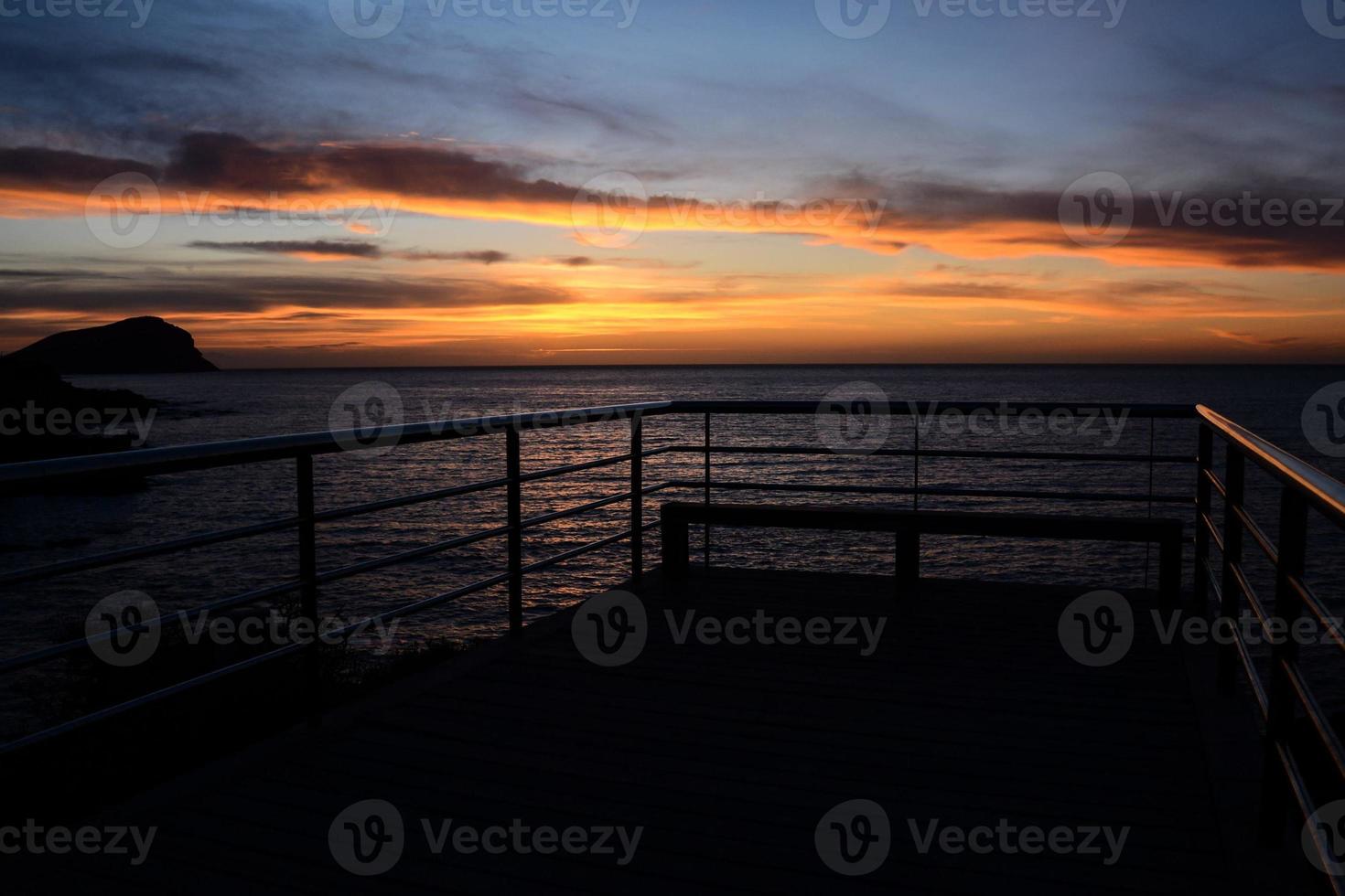 solnedgång över havet foto