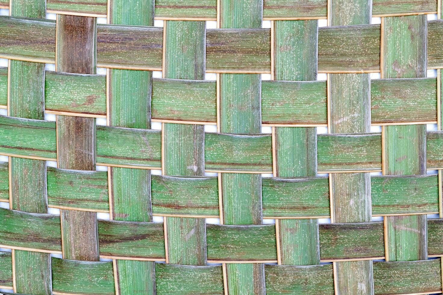 grön löv mönster, vävning kokos blad textur foto