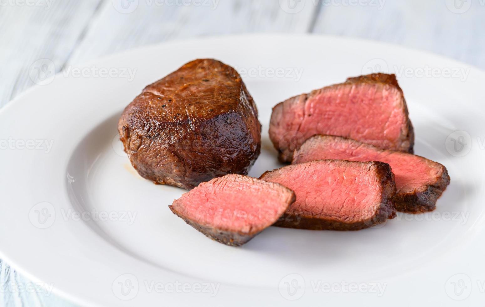 filet mignon på tallriken foto