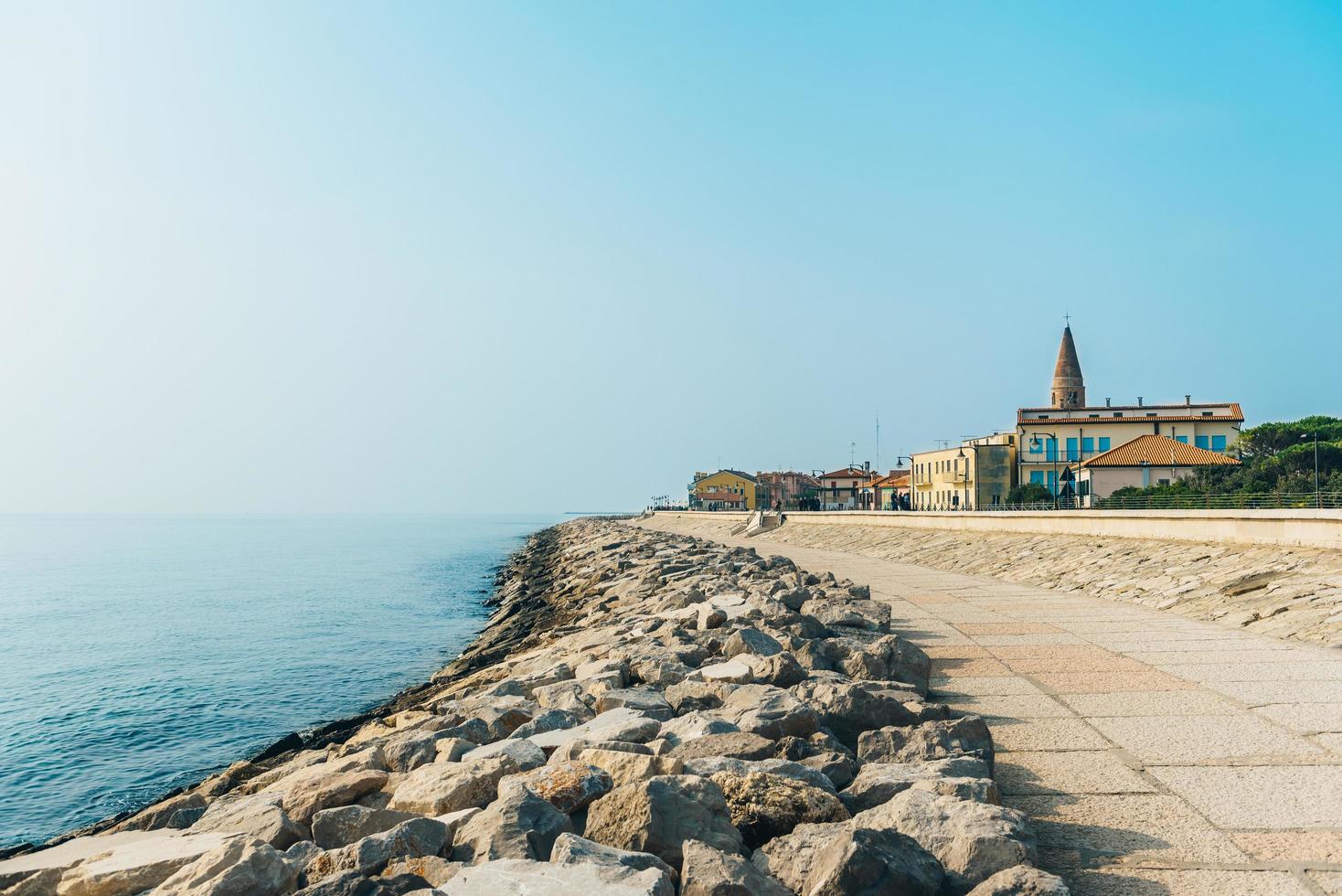 klocktorn duomo santo stefano i caorle italien foto