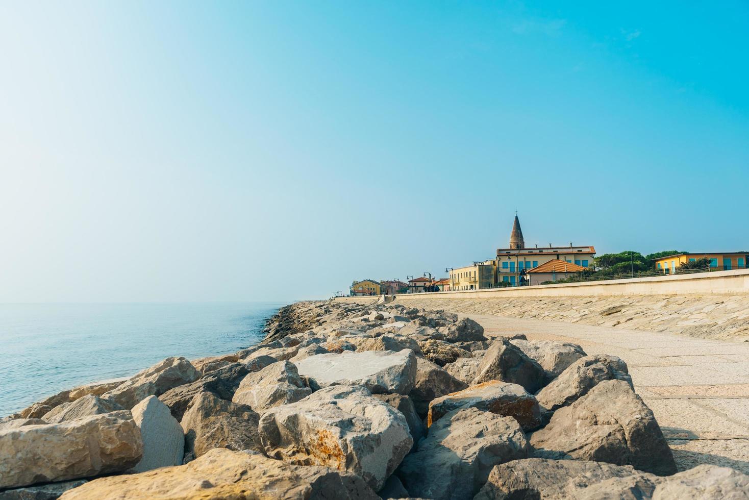 klocktorn duomo santo stefano i caorle italien foto