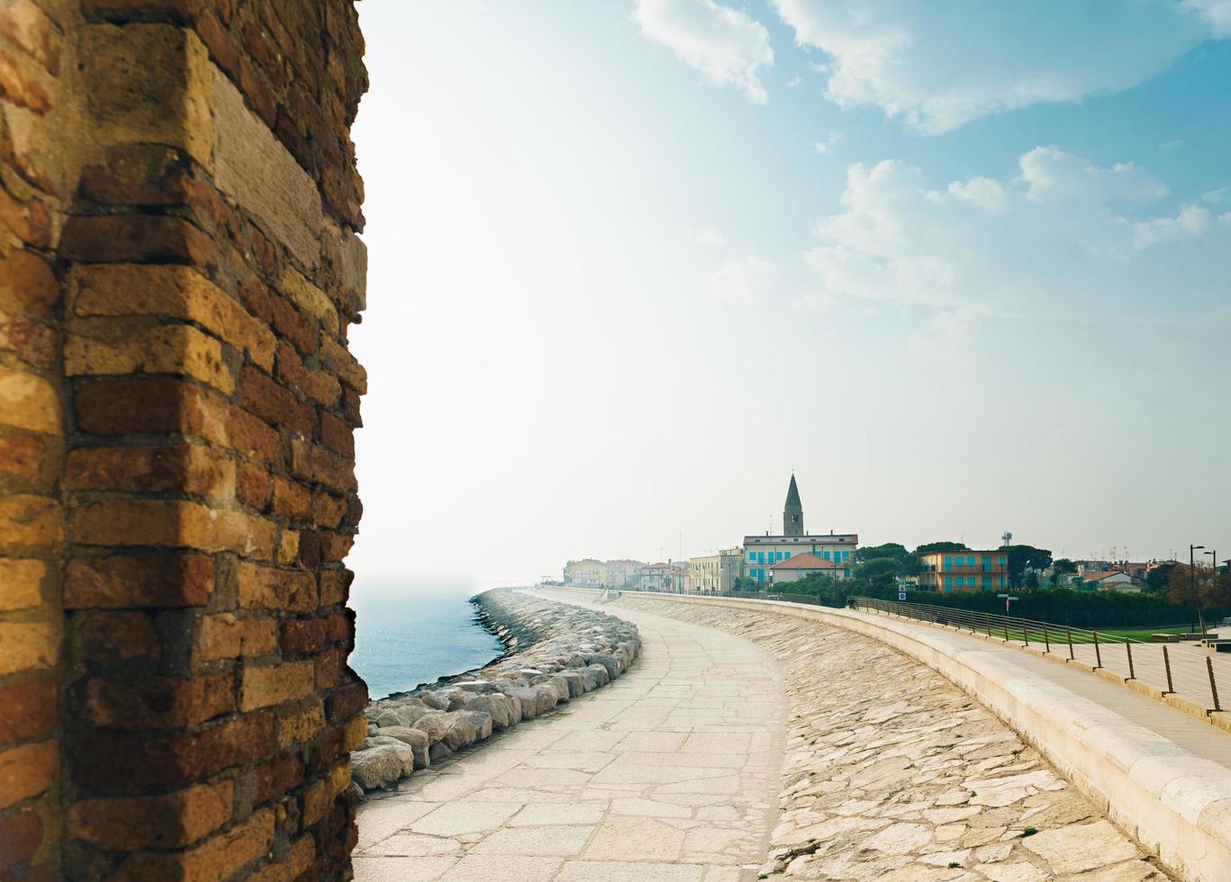 klocktorn duomo santo stefano i caorle italien foto