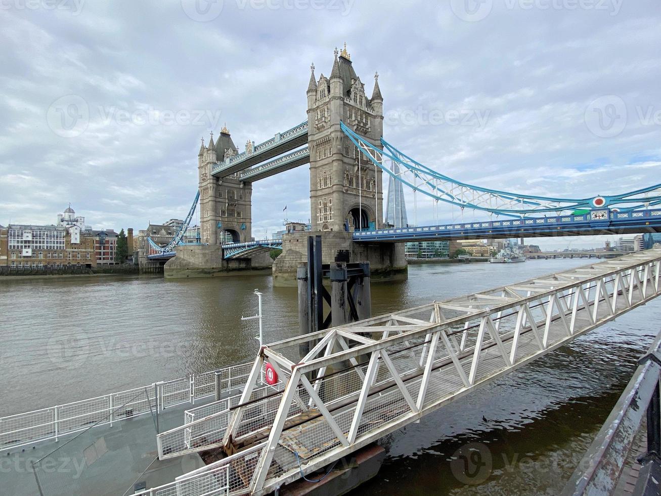 utsikt över tower bridge i london foto